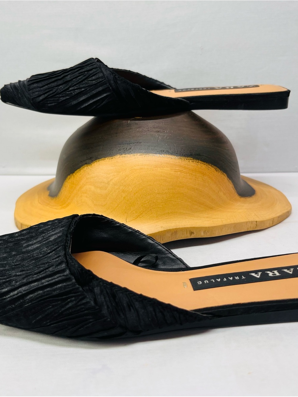 Zara Black Trafaluc Textured Slip-On Mules - Picture 5 of 6